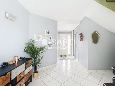 Maison - 210 m² - 7 pièces