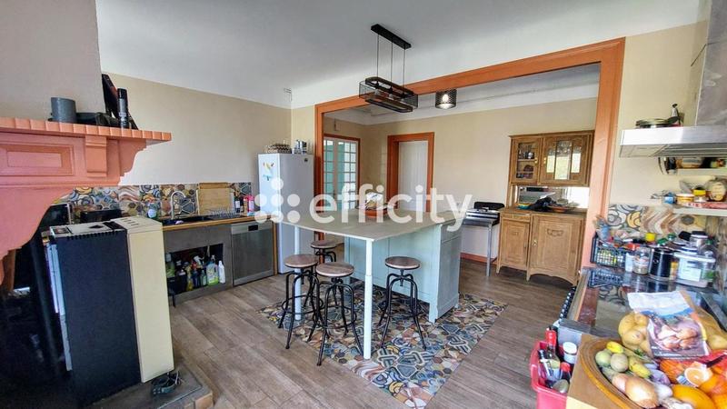 Demeure - 256 m² - 9 pièces