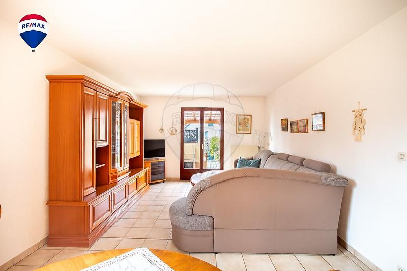 Maison - 99 m² - 5 pièces