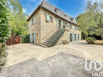 Maison - 229 m² - 8 pièces