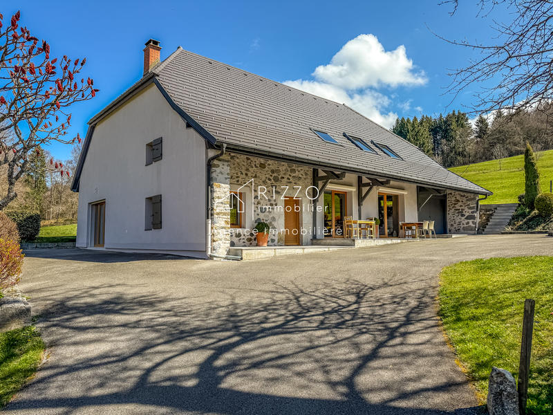 Maison - 202 m² - 8 pièces