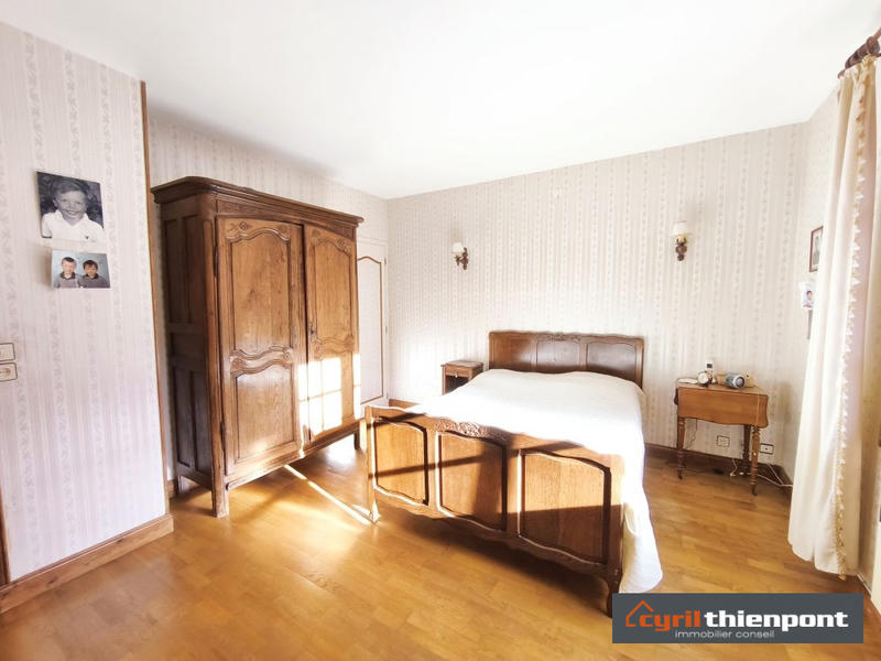 Maison - 230 m² - 7 pièces