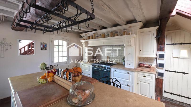 Maison - 410 m² - 9 pièces