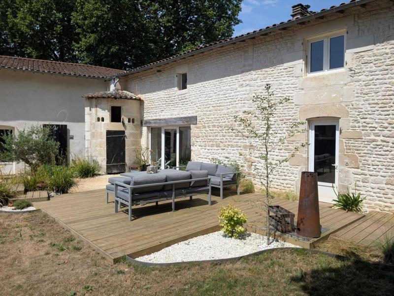 Maison - 330 m² - 6 pièces