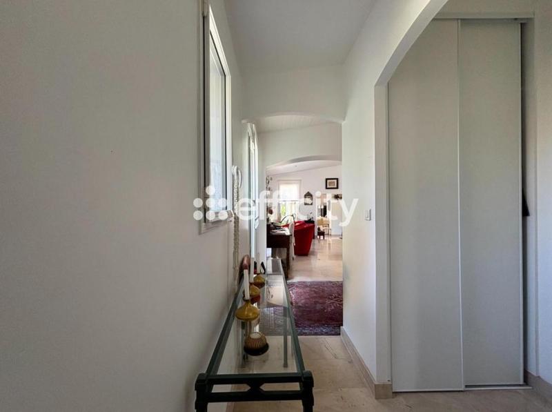 Maison - 220 m² - 6 pièces