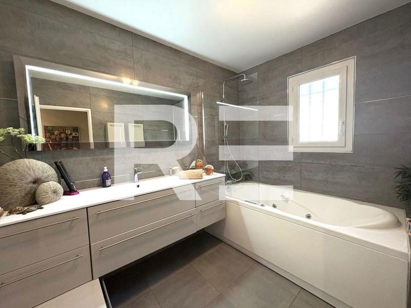 Villa - 165 m² - 6 pièces