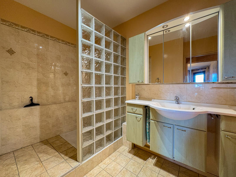 Appartement - 100 m² - 5 pièces