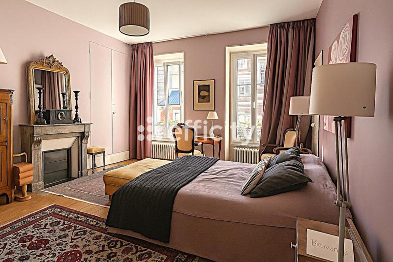 Maison - 304 m² - 9 pièces