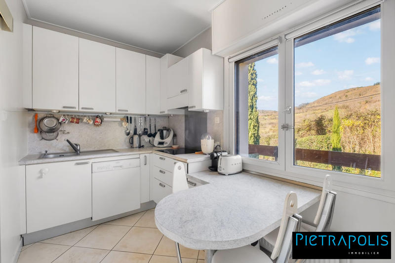 Maison - 220 m² - 5 pièces