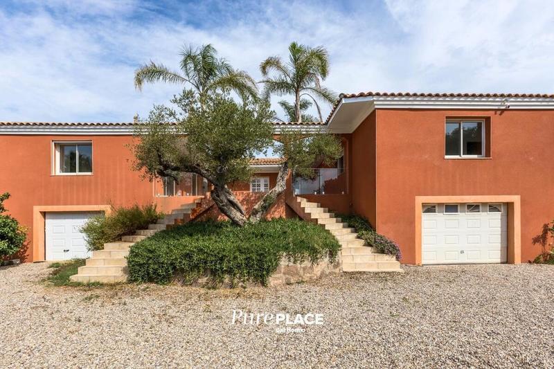 Maison - 205 m² - 6 pièces