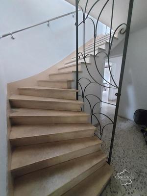 Maison - 230 m² - 9 pièces