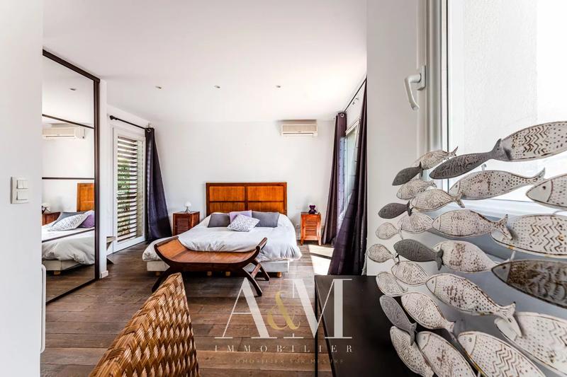 Maison - 350 m² - 10 pièces