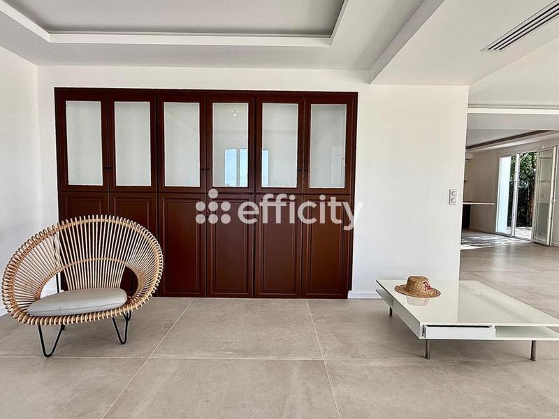 Pavillon - 265 m² - 7 pièces