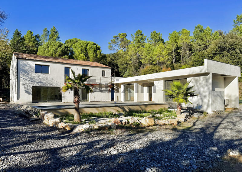 Villa - 244 m² - 9 pièces