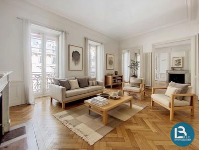 Appartement - 151 m² - 6 pièces