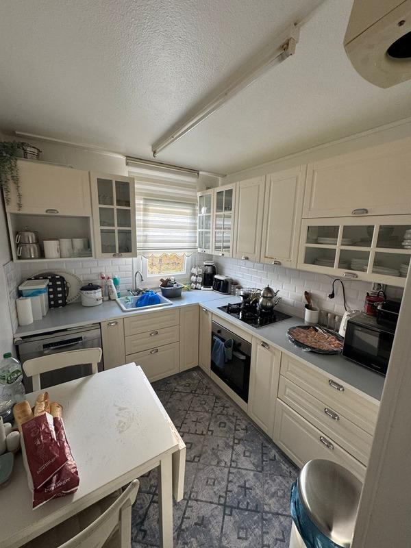 Appartement - 80 m² - 5 pièces