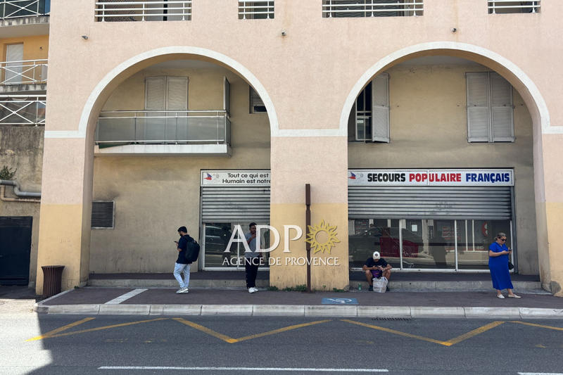 Local commercial - 43 m² - 2 pièces