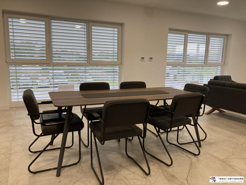 Bureau - 77 m² - 1 pièce