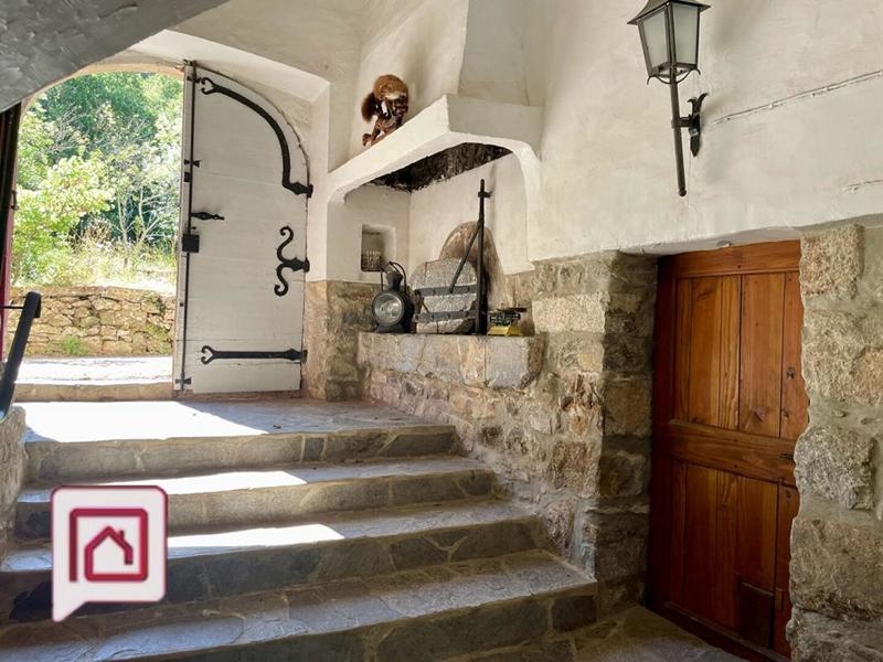 Maison - 265 m² - 11 pièces