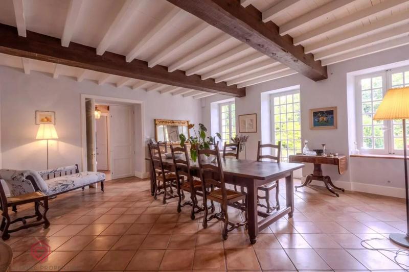 Propriété - 520 m² - 13 pièces