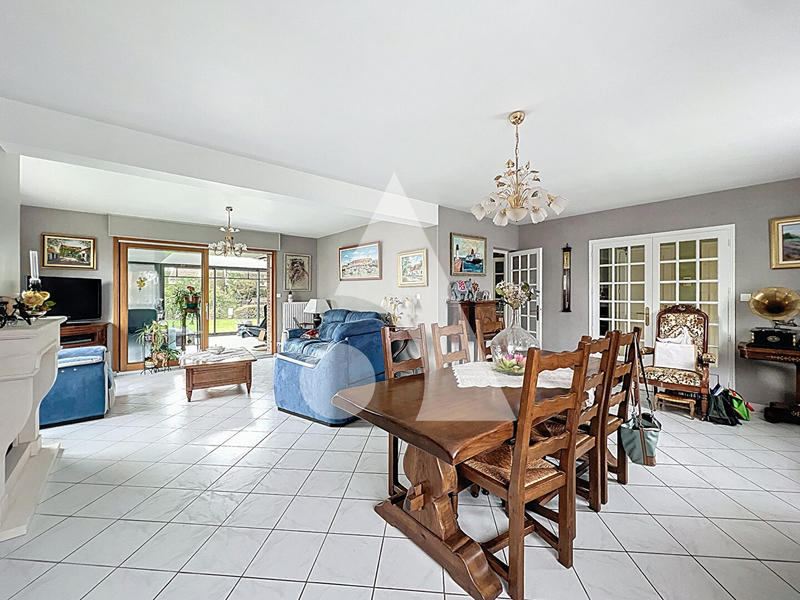 Maison - 185 m² - 8 pièces