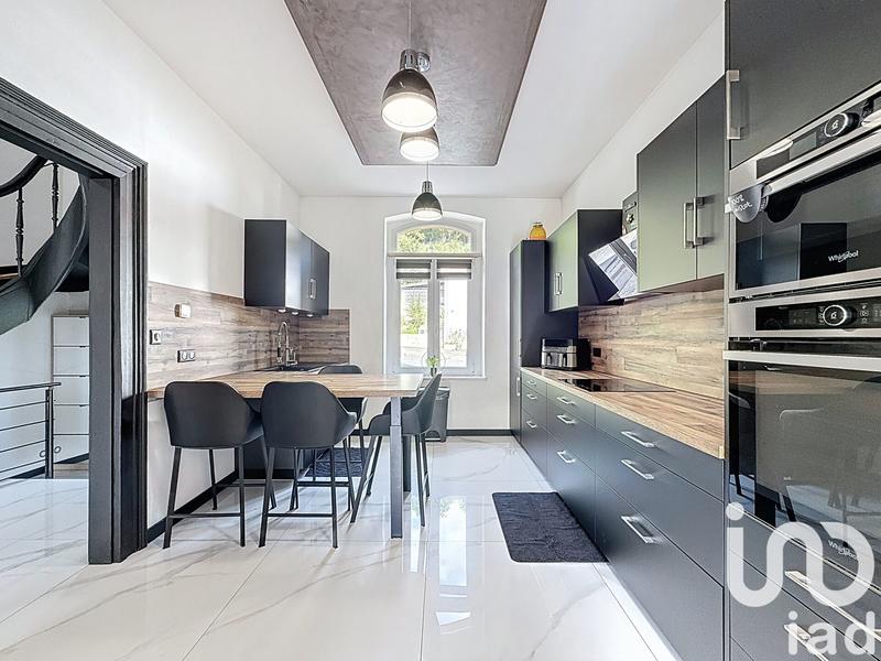 Maison - 239 m² - 6 pièces