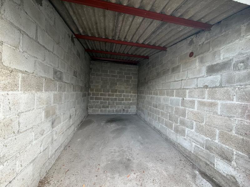 Parking / Garage - 285 m²