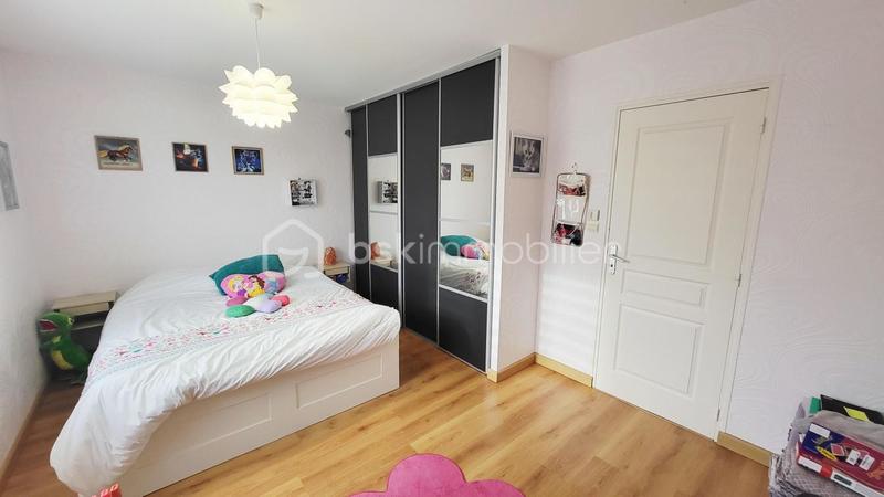 Maison traditionnelle - 220 m² - 9 pièces