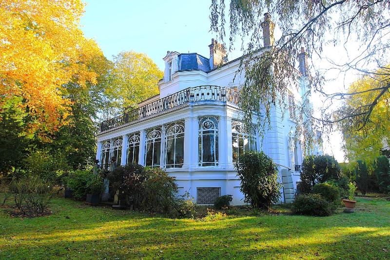 Maison - 289 m² - 15 pièces