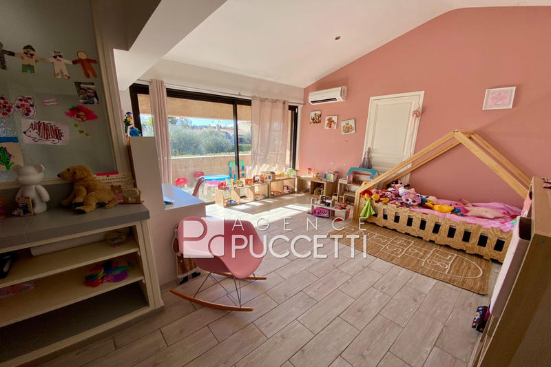 Villa - 180 m² - 6 pièces