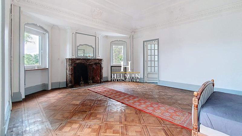 Maison - 433 m² - 12 pièces