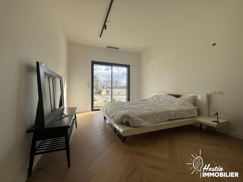 Propriété - 242 m² - 6 pièces