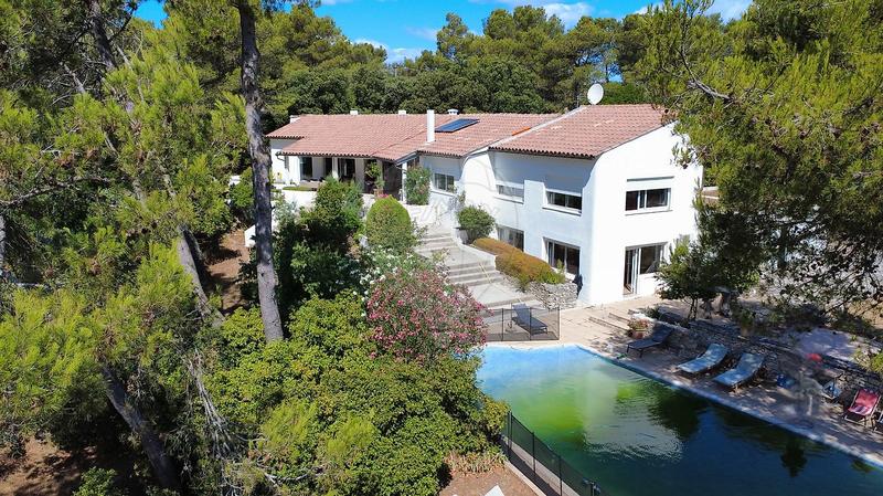 Propriété - 333 m² - 9 pièces