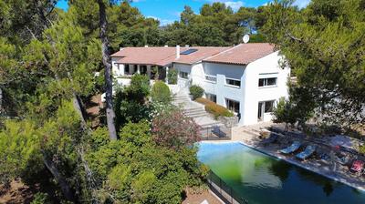 Propriété - 333 m² - 9 pièces