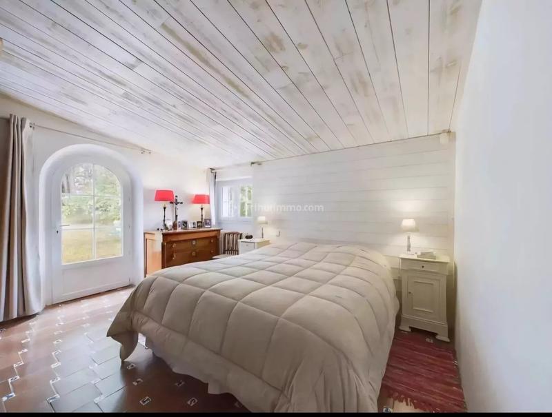 Maison - 230 m² - 7 pièces