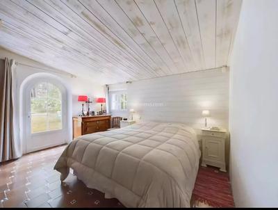 Maison - 230 m² - 7 pièces