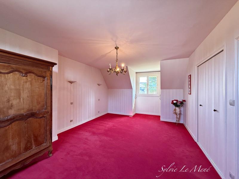 Maison - 245 m² - 7 pièces