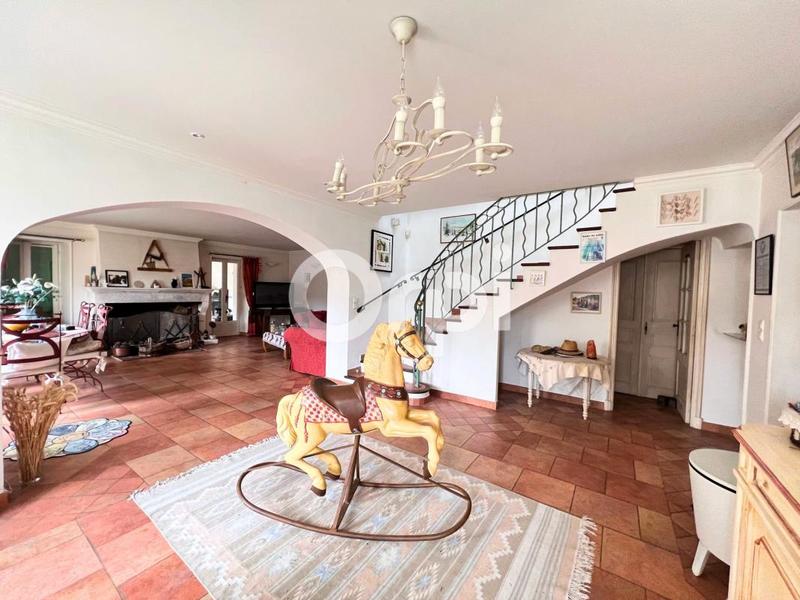 Demeure - 523 m² - 9 pièces