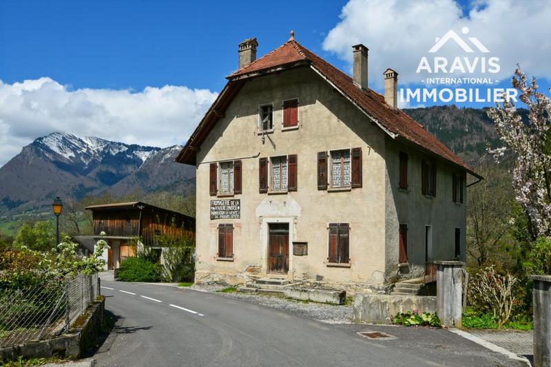 Maison - 360 m² - 10 pièces