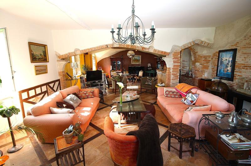 Maison - 405 m² - 10 pièces