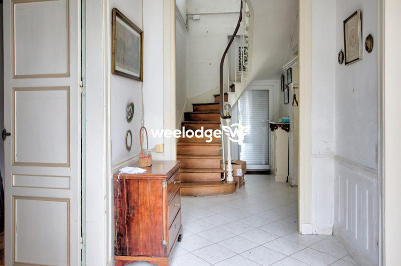 Maison - 232 m² - 12 pièces