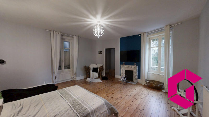 Maison - 340 m² - 6 pièces