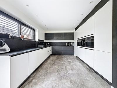 Maison - 196 m² - 8 pièces