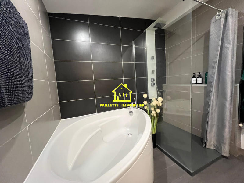 Maison - 275 m² - 7 pièces