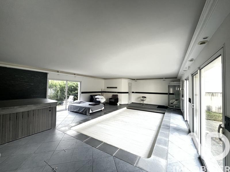 Maison - 211 m² - 7 pièces