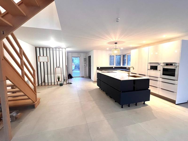 Maison - 137 m² - 6 pièces