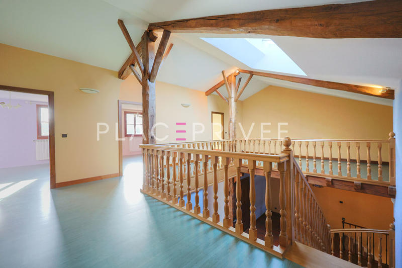 Maison - 375 m² - 10 pièces