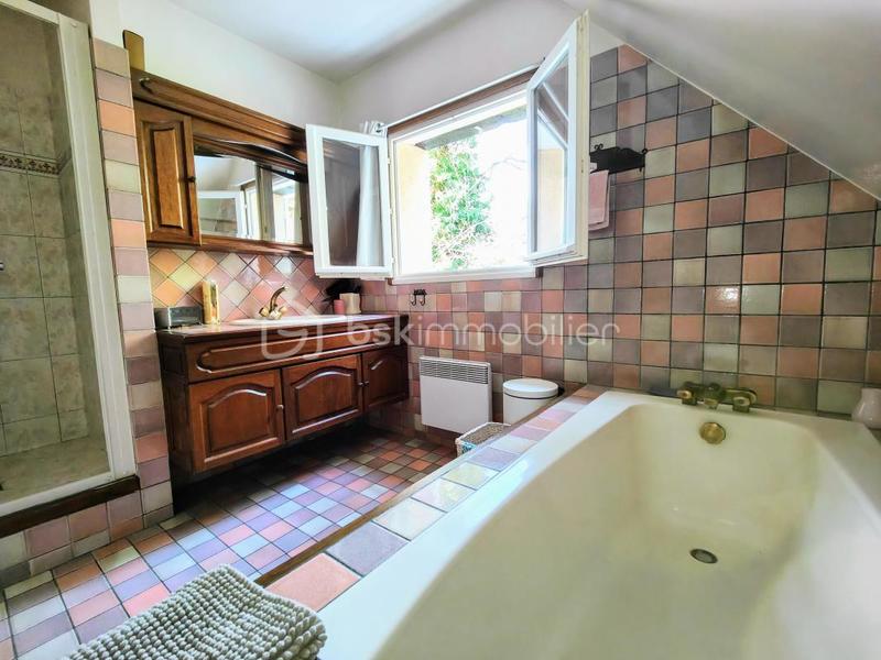 Maison - 390 m² - 15 pièces