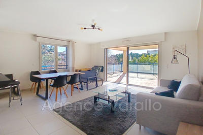 Appartement - 72 m² - 3 pièces