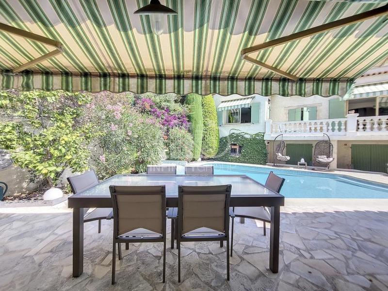 Villa - 320 m² - 6 pièces